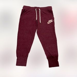 Nike Cropped Jogger Pants